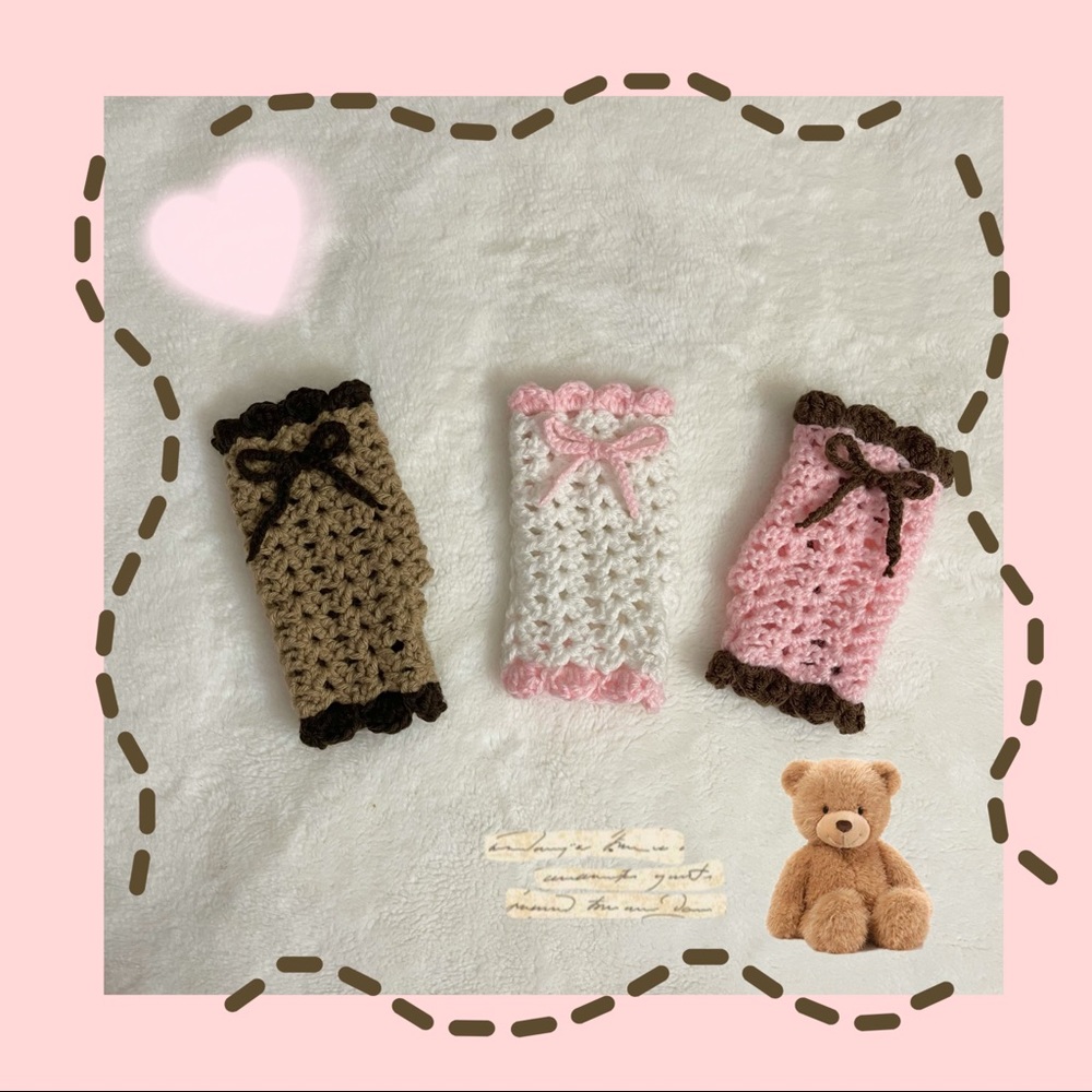 “Hand teddies” crochet hand warmers 🧸🎀🤎🧁🌸